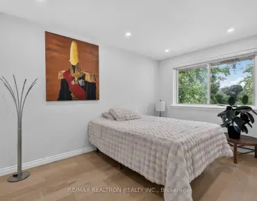 261 Richmond St <a href='https://luckyalan.com/community_CN.php?community=Richmond Hill:Mill Pond'>Mill Pond, Richmond Hill</a> 3 beds 3 baths 2 garage $1.099M
