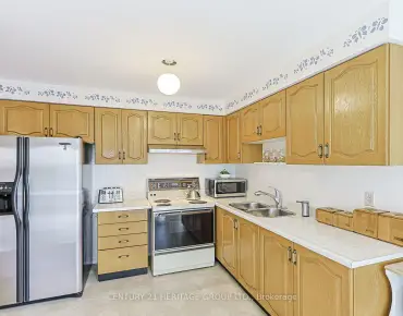
19 Roseberry Rd <a href='https://luckyalan.com/community.php?community=Markham:Unionville'>Unionville, Markham</a> 5 beds 5 baths 2 garage $1.652M