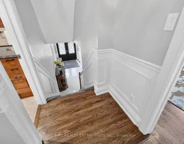 24 Friar Tuck Rd Bullock, Markham 3 beds 2 baths  garage $998K