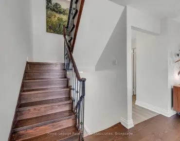 
8 Prestwick Ave Maple - 3 beds 3 baths 1 parking space(s) listed at $949000