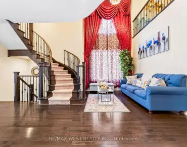 15 Antonietta Cres Vellore Village, Vaughan 4 beds 4 baths 2 garage $2.1M