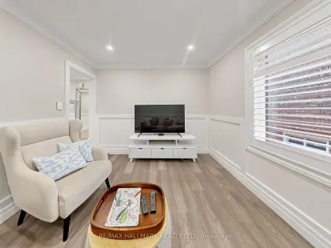 Richmond Hill Harding community 58 Marchwood Cres For Sale