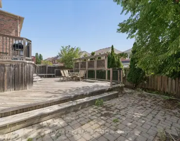 16 Barkwood Hllw <a href='https://luckyalan.com/community.php?community=Markham:Berczy'>Berczy, Markham</a> 4 beds 4 baths 2 garage $1.65M