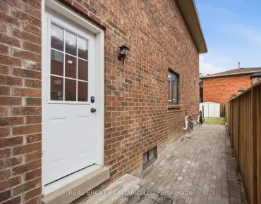 31 Lonny Crt <a href='https://luckyalan.com/community.php?community=Vaughan:Crestwood-Springfarm-Yorkhill'>Crestwood-Springfarm-Yorkhill, Vaughan</a> 3 beds 4 baths 2 garage $1.399M