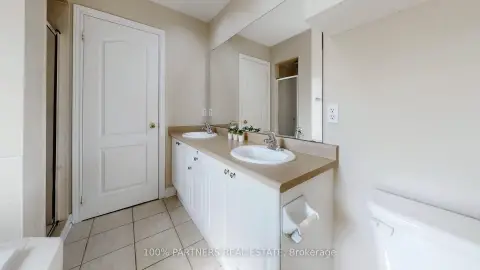 Newmarket Summerhill Estates community 62 Macedonia Crt For Sale