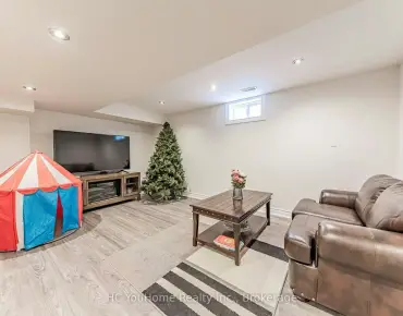 
17 Pugsley Ave <a href='https://luckyalan.com/community.php?community=Richmond Hill:Crosby'>Crosby, Richmond Hill</a> 3 beds 4 baths 2 garage $1.298M
