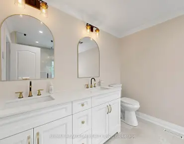 
17 Pugsley Ave <a href='https://luckyalan.com/community.php?community=Richmond Hill:Crosby'>Crosby, Richmond Hill</a> 3 beds 4 baths 2 garage $1.298M