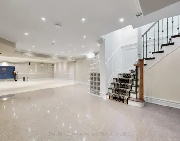 
212 Sussex Ave Harding, Richmond Hill 4 beds 7 baths 2 garage $2.758M
