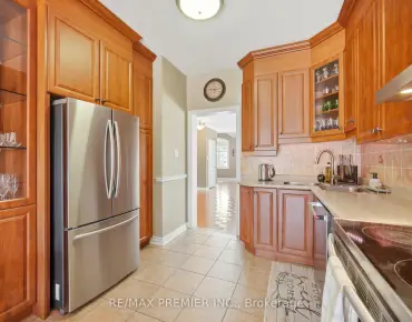 
137 Blackthorn Dr Maple - 3 beds 3 baths 2 parking space(s) listed at $1325000