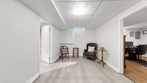 Aurora Aurora Heights community 88 Kemano Rd For Sale