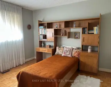 211 Wildberry Cres <a href='https://luckyalan.com/community.php?community=Vaughan:Vellore Village'>Vellore Village, Vaughan</a> 3 beds 4 baths 1 garage $899K