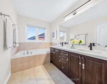 
8 Zeng Cheng Dr Victoria Square, Markham 4 beds 3 baths 1 garage $1.18M
