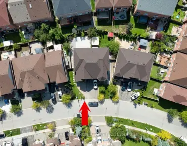 
13313 Bathurst St <a href='https://luckyalan.com/community.php?community=Richmond Hill:Oak Ridges'>Oak Ridges, Richmond Hill</a> 3 beds 3 baths 1 garage $809.9K