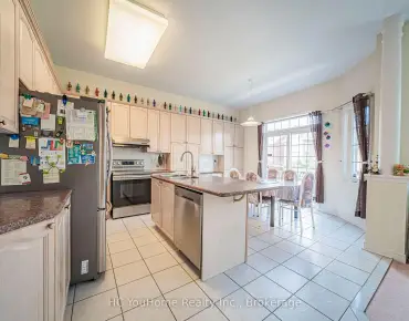 32 Turnberry Cres <a href='https://luckyalan.com/community.php?community=Markham:Unionville'>Unionville, Markham</a> 4 beds 4 baths 2 garage $1.768M