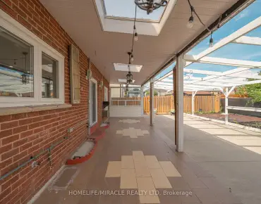 15 White Blvd <a href='https://luckyalan.com/community.php?community=Vaughan:Brownridge'>Brownridge, Vaughan</a> 3 beds 4 baths 1 garage $1.2M