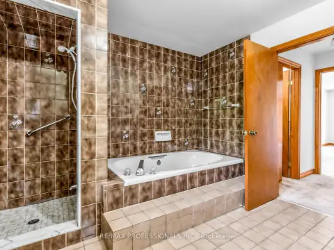 Richmond Hill Oak Ridges community 157 Coon's Rd For Sale