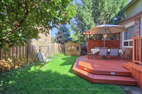 Newmarket Bristol-London community 129 Robin Crt For Sale