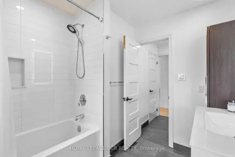 Newmarket Glenway Estates community 409 Alex Doner Dr For Sale