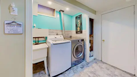 Vaughan Maple community 32 Arco Circ For Sale