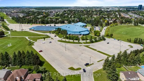 Newmarket Summerhill Estates community 416 Flanagan Crt For Sale