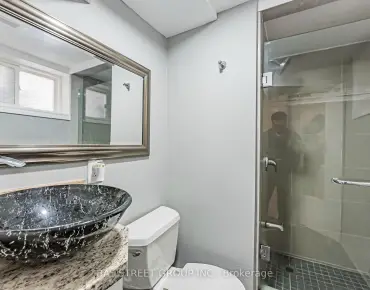
52 Glen Cameron Rd Thornhill - 3 beds 4 baths 2 parking space(s) listed at $1198000