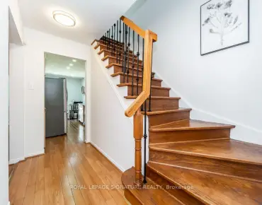28 Augusta Crt Royal Orchard, Markham 3 beds 2 baths 1 garage $968K
