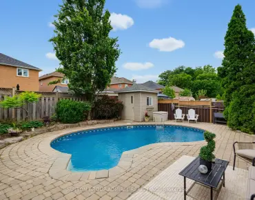 27 Pine Hollow Cres Maple, Vaughan 4 beds 4 baths 2 garage $1.38M