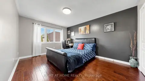 Vaughan Vellore Village community 40 Chateau Dr For Sale