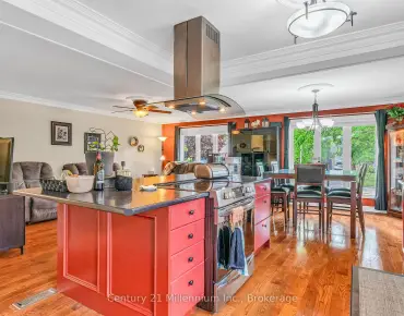 43 Stoddart Dr Aurora Highlands - 3 睡房 2 卫生间 1 车位叫价1059000加元