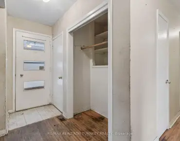 105 Bolton Ave Huron Heights-Leslie Valley, Newmarket 3 beds 2 baths 1 garage $700K