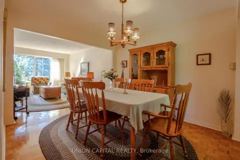 Richmond Hill Mill Pond community 223 Centre St W For Sale