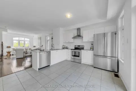 Richmond Hill Oak Ridges community 284 King Rd For Sale