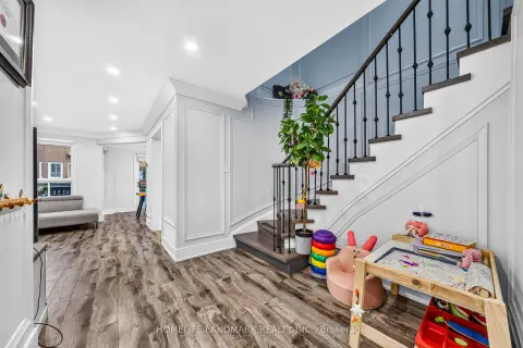 Vaughan Maple community 92 Denton Circ For Sale