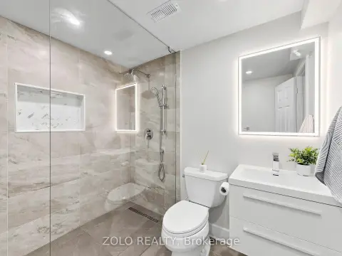 Vaughan Patterson community 247 Summeridge Dr For Sale
