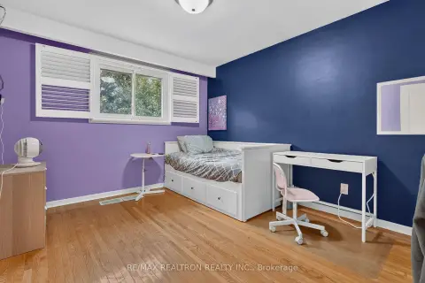 Markham Sherwood-Amberglen community 2 Captain Armstrong Ln For Sale