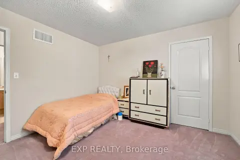 Richmond Hill Oak Ridges Lake Wilcox community 42 Kaitlin Dr For Sale