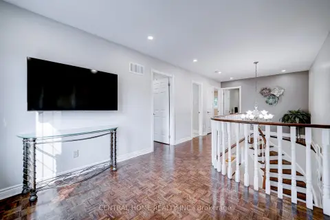 Vaughan Beverley Glen community 293 Worth Blvd For Sale
