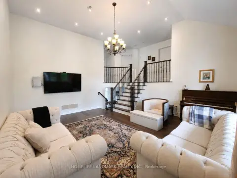 Richmond Hill Jefferson community 41 Mansard Dr For Sale