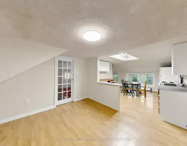 6055 Main St Stouffville - 3 beds 2 baths parking space(s) listed at $875000