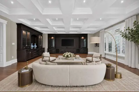 Vaughan Uplands community 138 Centre St For Sale