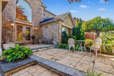 Richmond Hill Bayview Hill community 80 Glenayr Rd For Sale