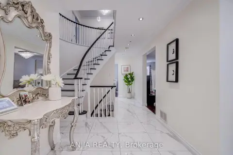 Vaughan Brownridge community 39 Millcroft Way For Sale
