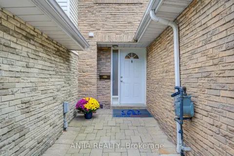Markham Aileen-Willowbrook community 161 Tamarack Dr For Sale