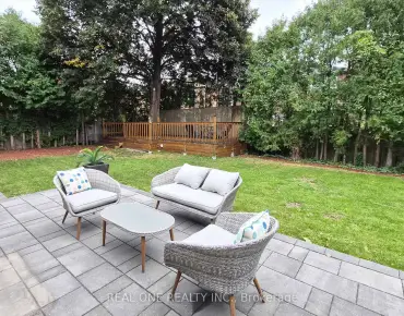 52 Fenwick Cres Unionville - 4 beds 8 baths 2 parking space(s) listed at $1890000