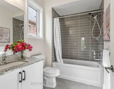 
56 Klees Cres Aurora Highlands - 4 beds 4 baths 2 parking space(s) listed at $2286000