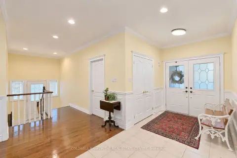 Richmond Hill Oak Ridges community 128 Carmela Ave For Sale