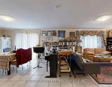 
9747 Bathurst St North Richvale - 7 beds 4 baths 2 parking space(s) listed at $2388000