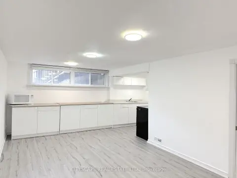 Newmarket Bristol-London community 60 Hillview Dr For Sale
