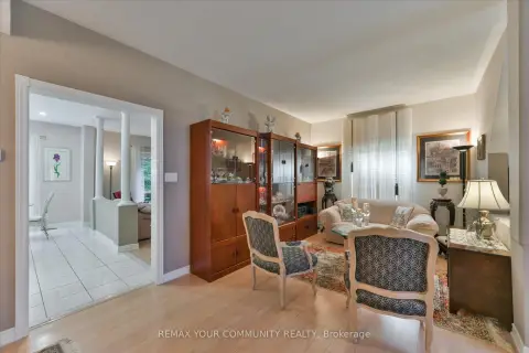 Richmond Hill Oak Ridges community 153 Estate Garden Dr For Sale