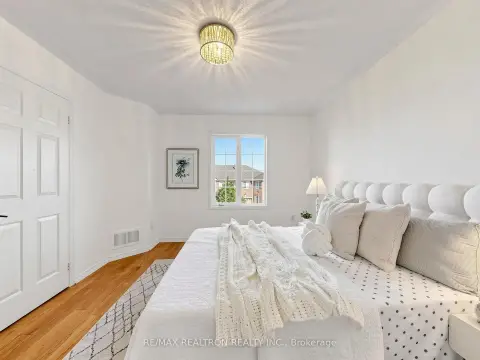Richmond Hill Langstaff community 157 Nahanni Dr For Sale